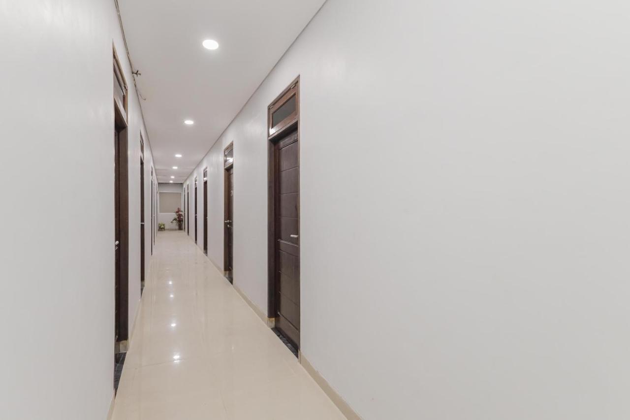 Hotel Reddoorz @ Gedangan Sidoarjo Exterior foto