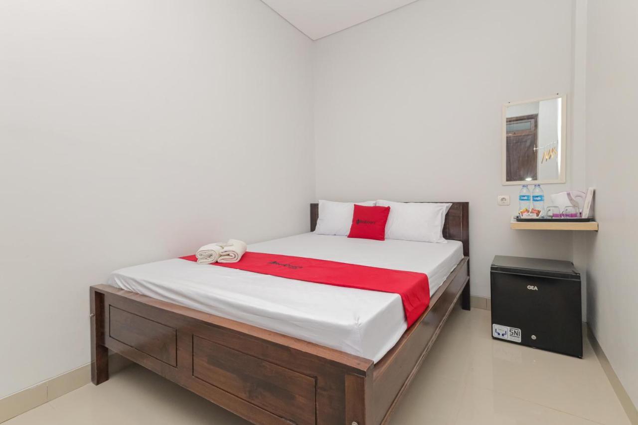 Hotel Reddoorz @ Gedangan Sidoarjo Exterior foto