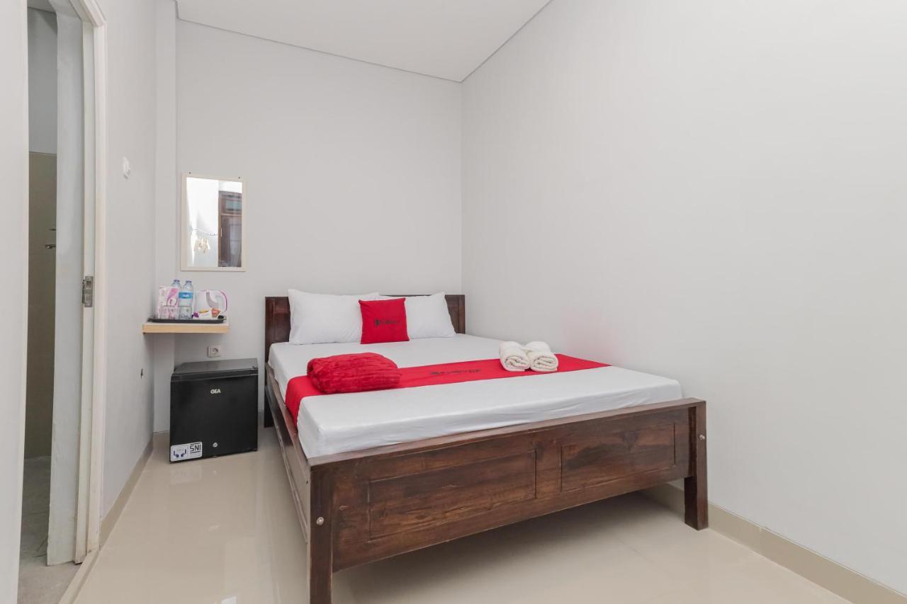 Hotel Reddoorz @ Gedangan Sidoarjo Exterior foto