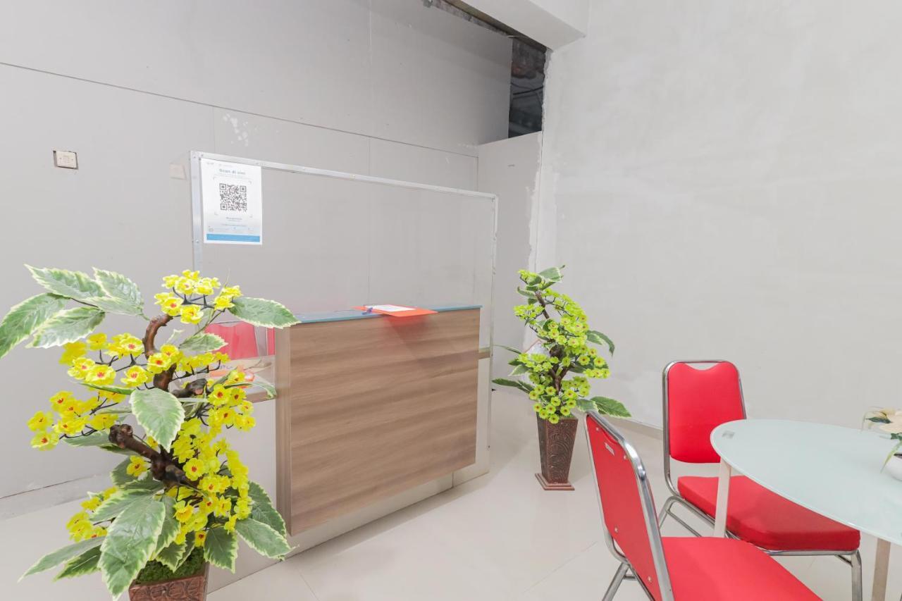 Hotel Reddoorz @ Gedangan Sidoarjo Exterior foto